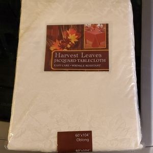 NWT harvest leaves tablecloth oblong